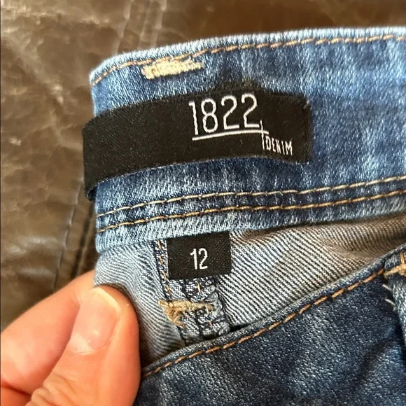 1822 Denim Boyfriend Demin Capri Shorts in Classic Blue - Picture 3 of 7